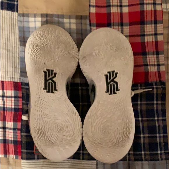 kyrie 2 low (multi color) Sz 10